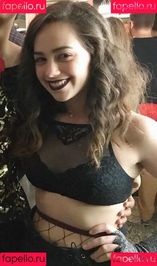 Mary Mouser / missmarymmouser Onlyfans Photo Gallery 