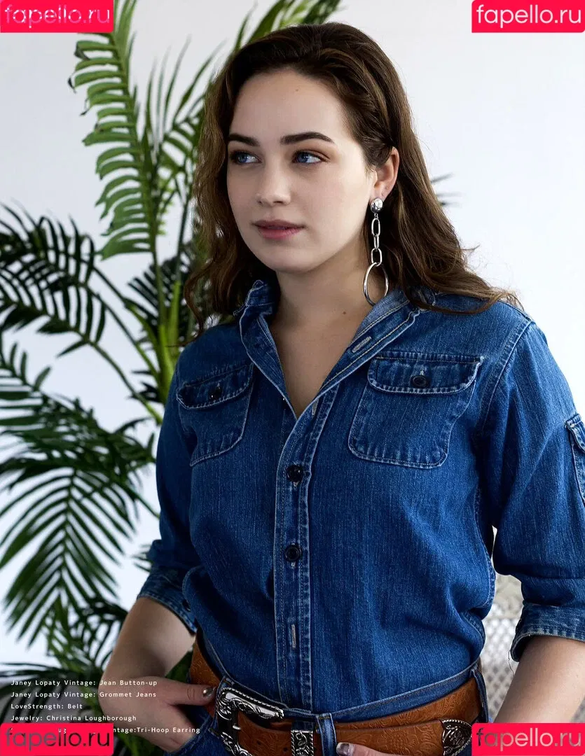 Mary Mouser / missmarymmouser Onlyfans Photo Gallery 