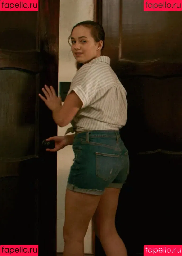 Mary Mouser / missmarymmouser Onlyfans Photo Gallery 