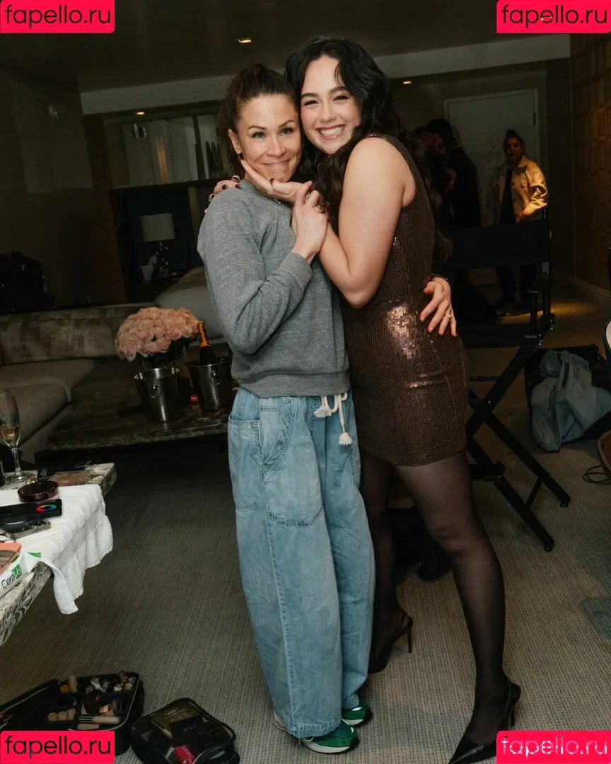 Mary Mouser / missmarymmouser Onlyfans Photo Gallery 