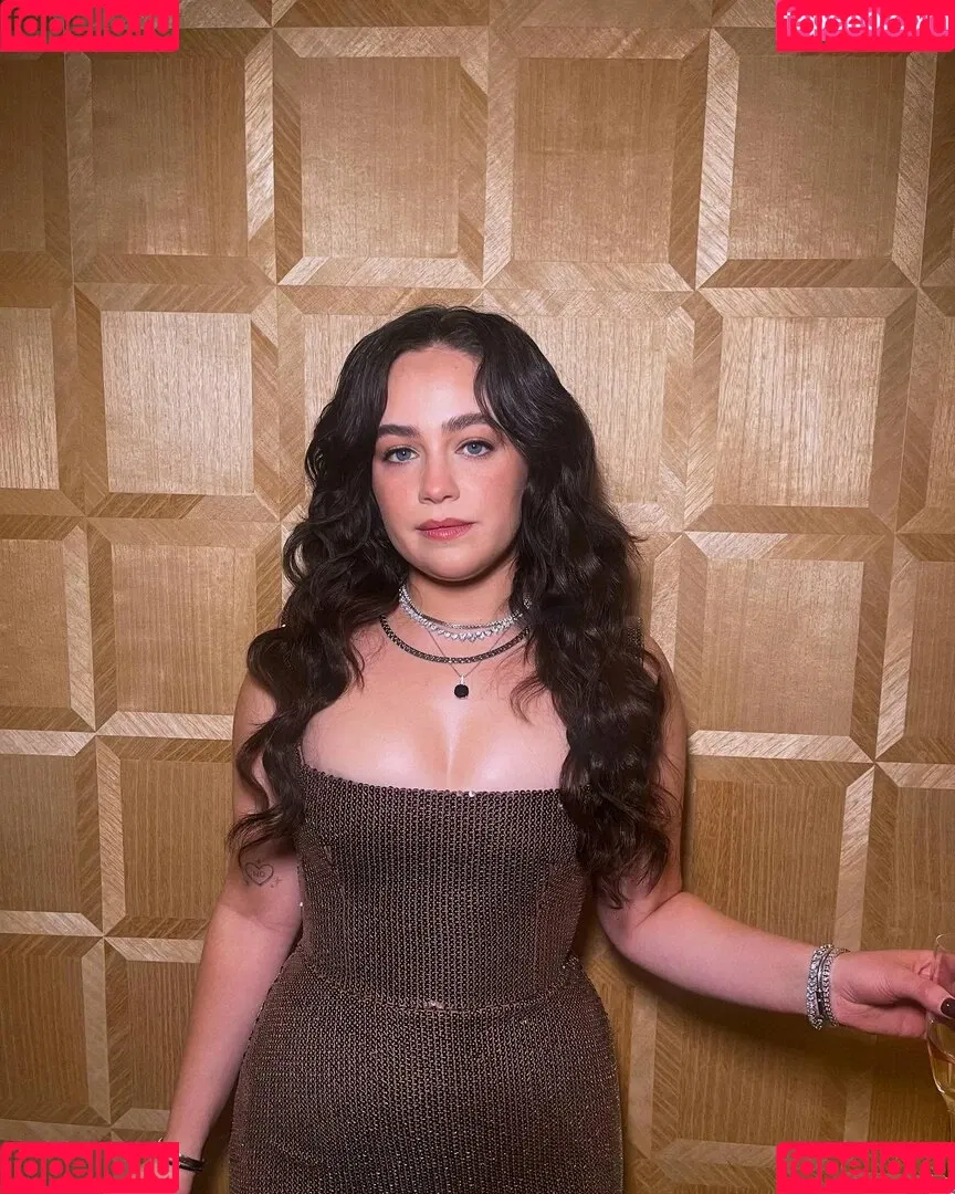 Mary Mouser / missmarymmouser Onlyfans Photo Gallery 