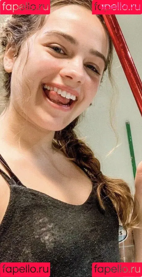 Mary Mouser / missmarymmouser Onlyfans Photo Gallery 