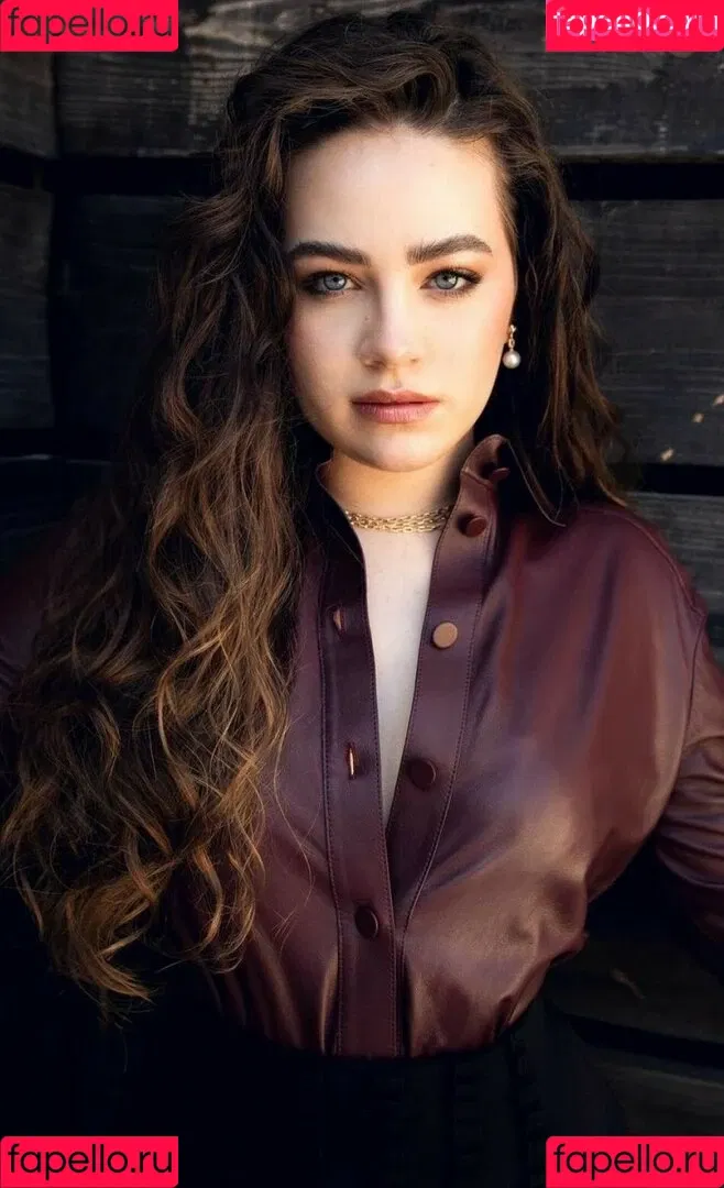 Mary Mouser / missmarymmouser Onlyfans Photo Gallery 