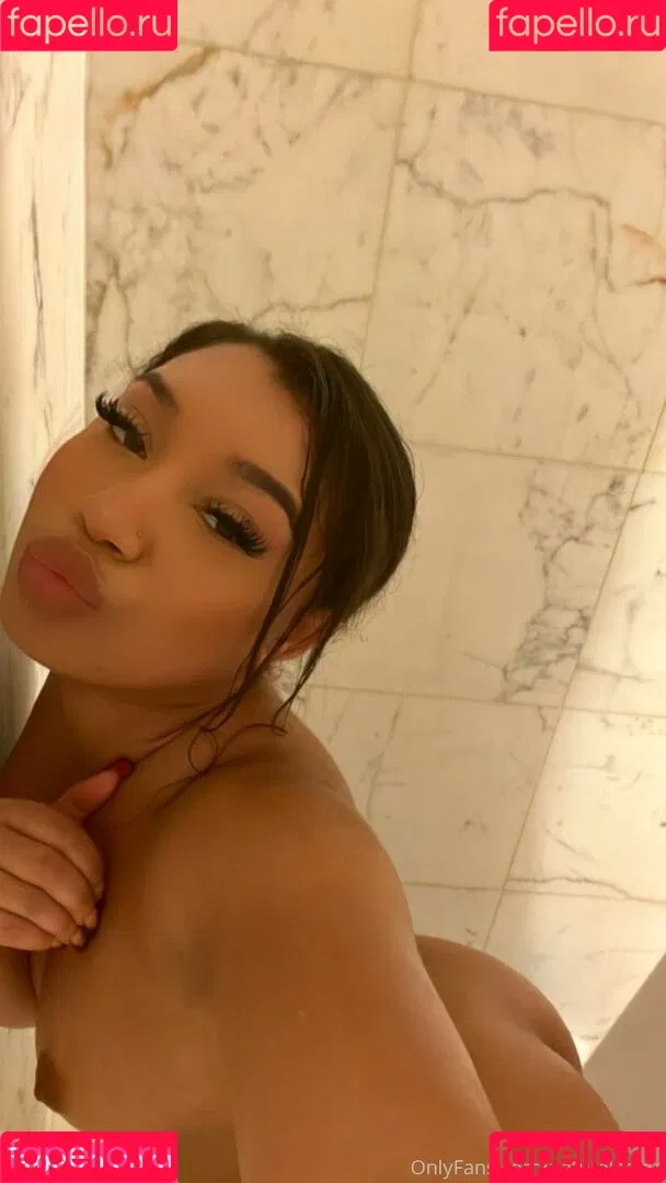 Bubble Booty / Naturalchina Onlyfans Photo Gallery 