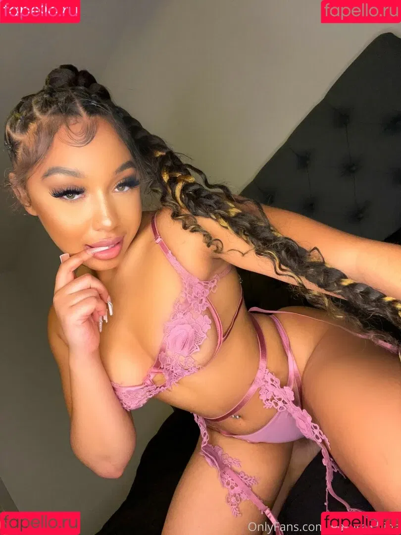 Bubble Booty / Naturalchina Onlyfans Photo Gallery 