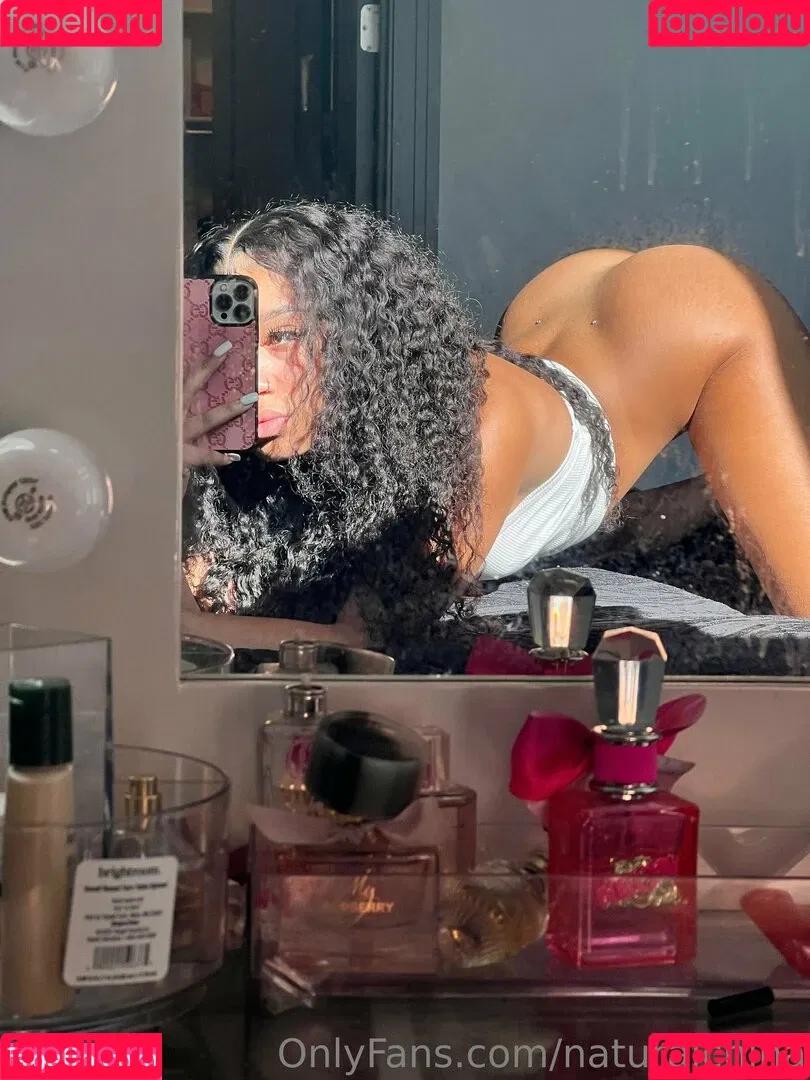 Bubble Booty / Naturalchina Onlyfans Photo Gallery 