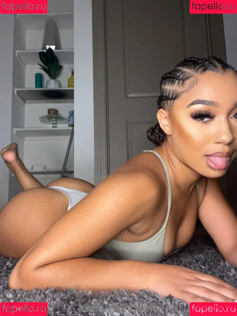 Bubble Booty / Naturalchina Onlyfans Photo Gallery 