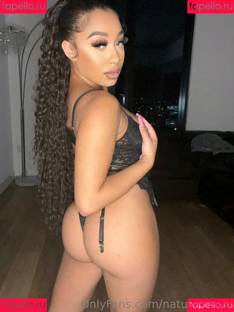 Bubble Booty / Naturalchina Onlyfans Photo Gallery 