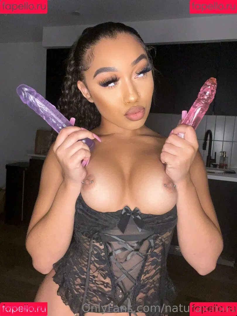 Bubble Booty / Naturalchina Onlyfans Photo Gallery 