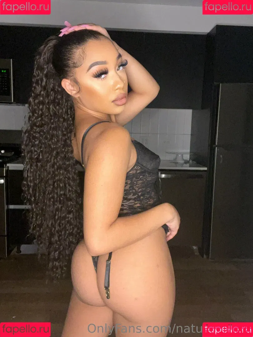 Bubble Booty / Naturalchina Onlyfans Photo Gallery 