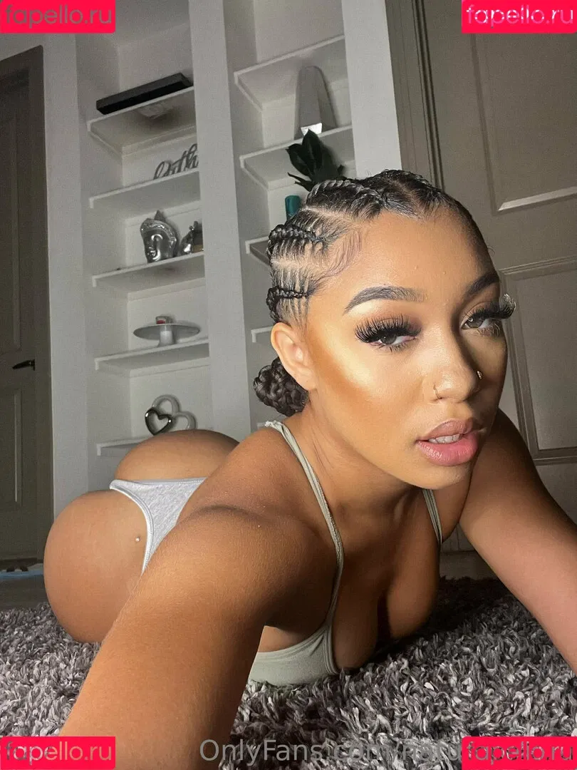 Bubble Booty / Naturalchina Onlyfans Photo Gallery 