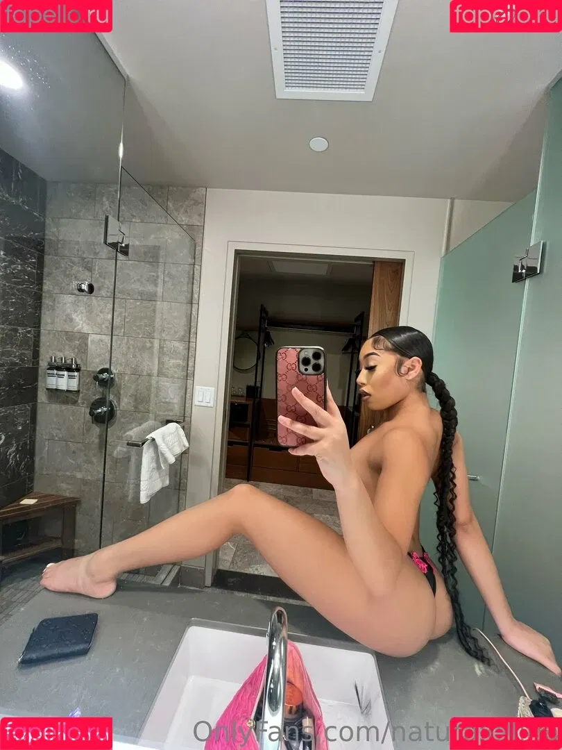 Bubble Booty / Naturalchina Onlyfans Photo Gallery 