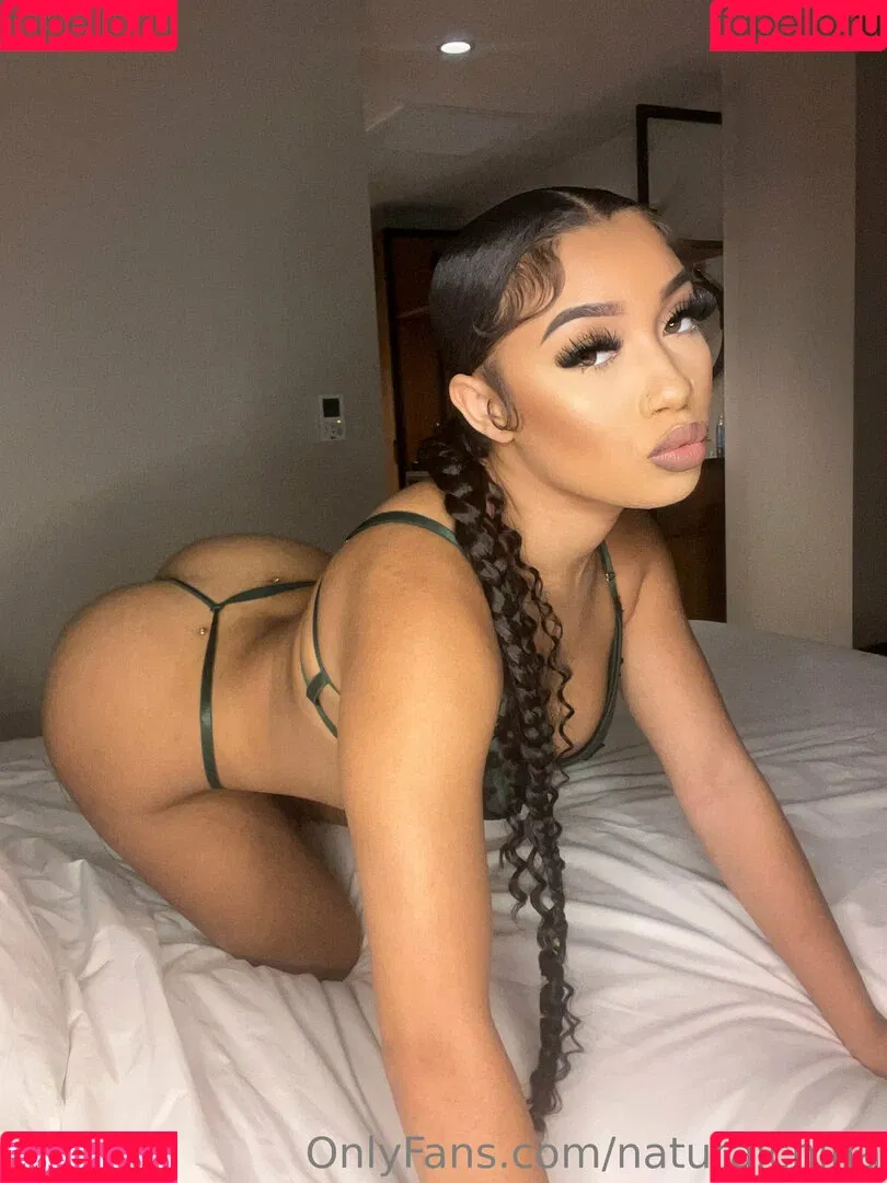 Bubble Booty / Naturalchina Onlyfans Photo Gallery 