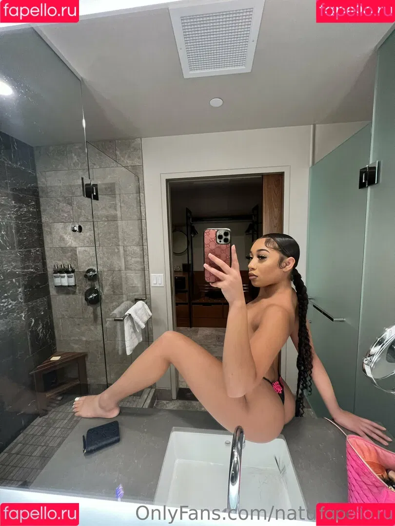 Bubble Booty / Naturalchina Onlyfans Photo Gallery 