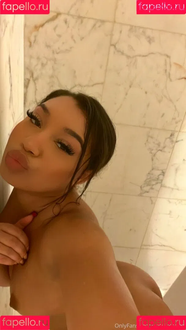 Bubble Booty / Naturalchina Onlyfans Photo Gallery 