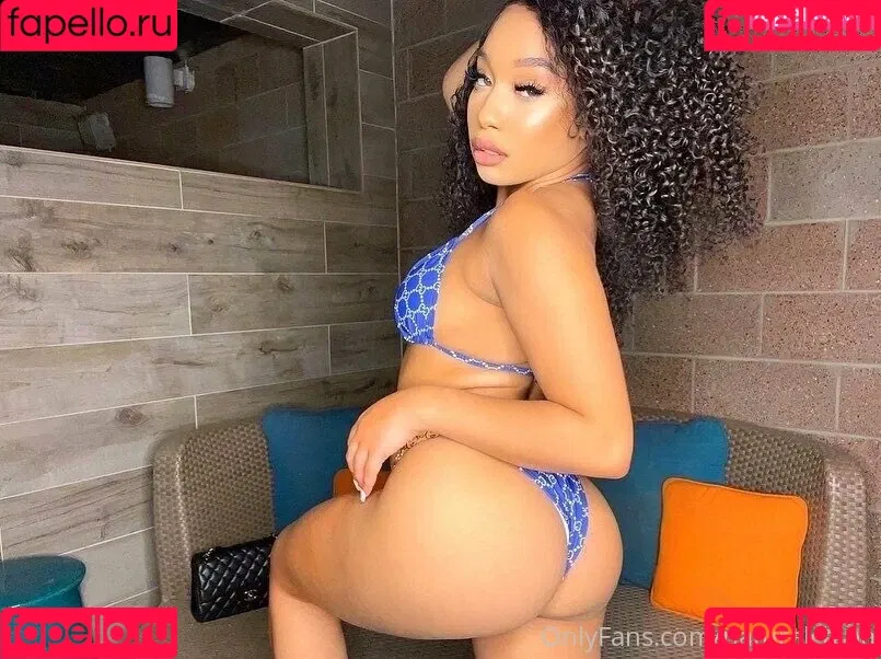 Bubble Booty / Naturalchina Onlyfans Photo Gallery 
