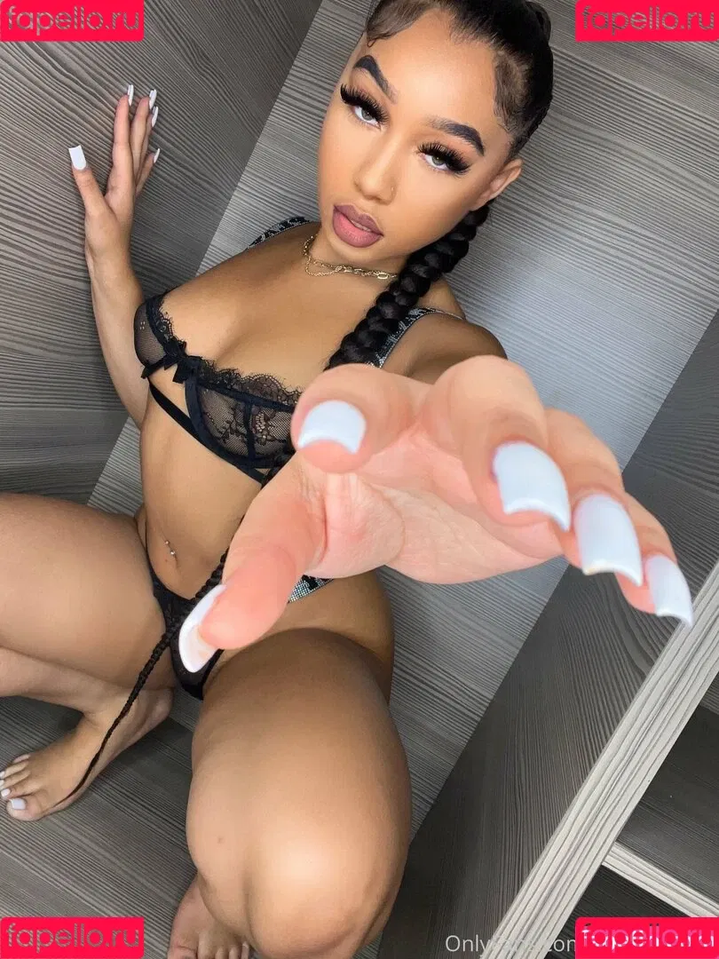 Bubble Booty / Naturalchina Onlyfans Photo Gallery 