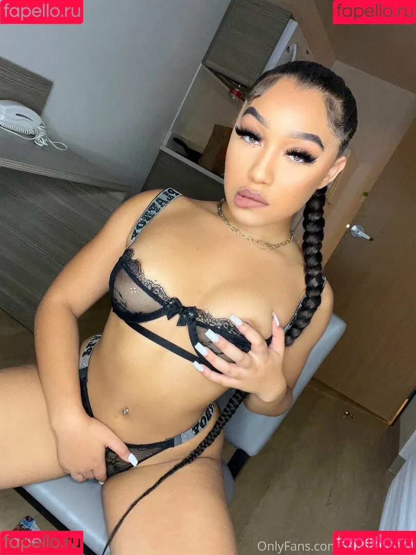 Bubble Booty / Naturalchina Onlyfans Photo Gallery 