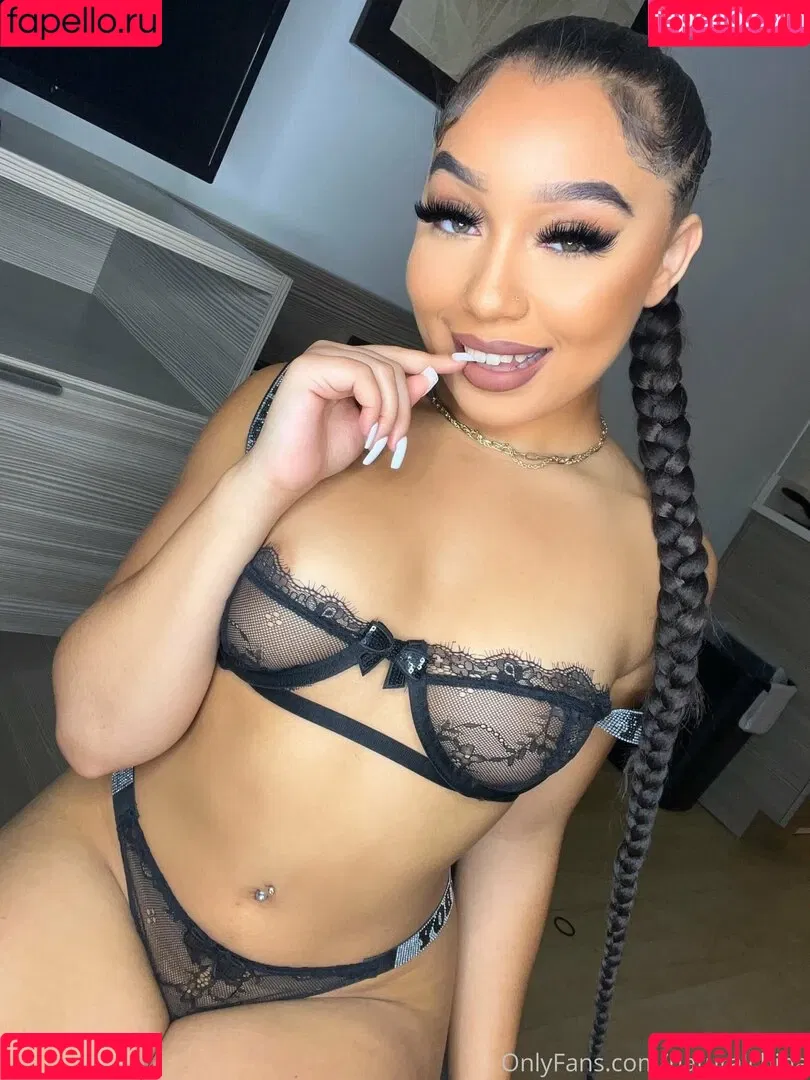 Bubble Booty / Naturalchina Onlyfans Photo Gallery 