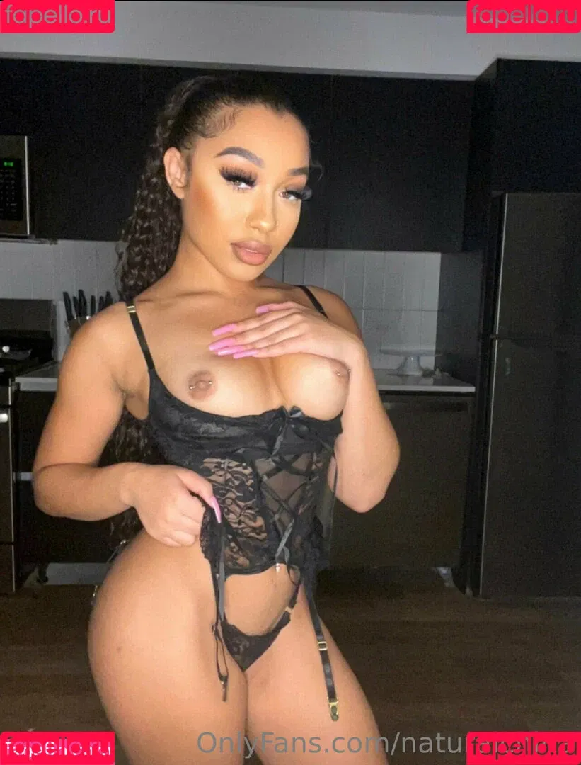 Bubble Booty / Naturalchina Onlyfans Photo Gallery 