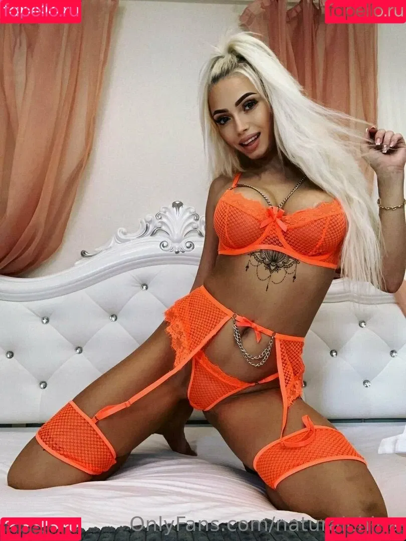 Bubble Booty / Naturalchina Onlyfans Photo Gallery 