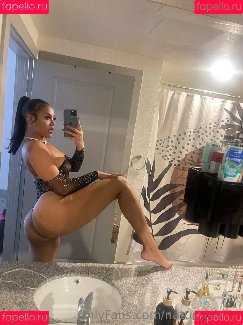 Bubble Booty / Naturalchina Onlyfans Photo Gallery 