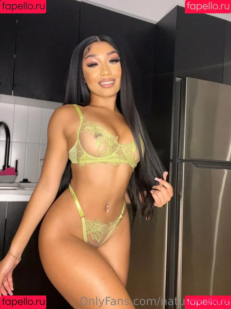 Bubble Booty / Naturalchina Onlyfans Photo Gallery 