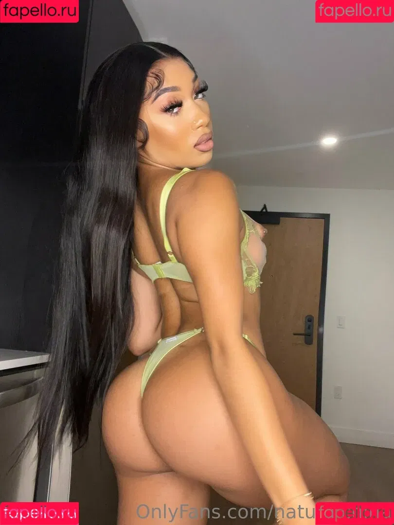 Bubble Booty / Naturalchina Onlyfans Photo Gallery 
