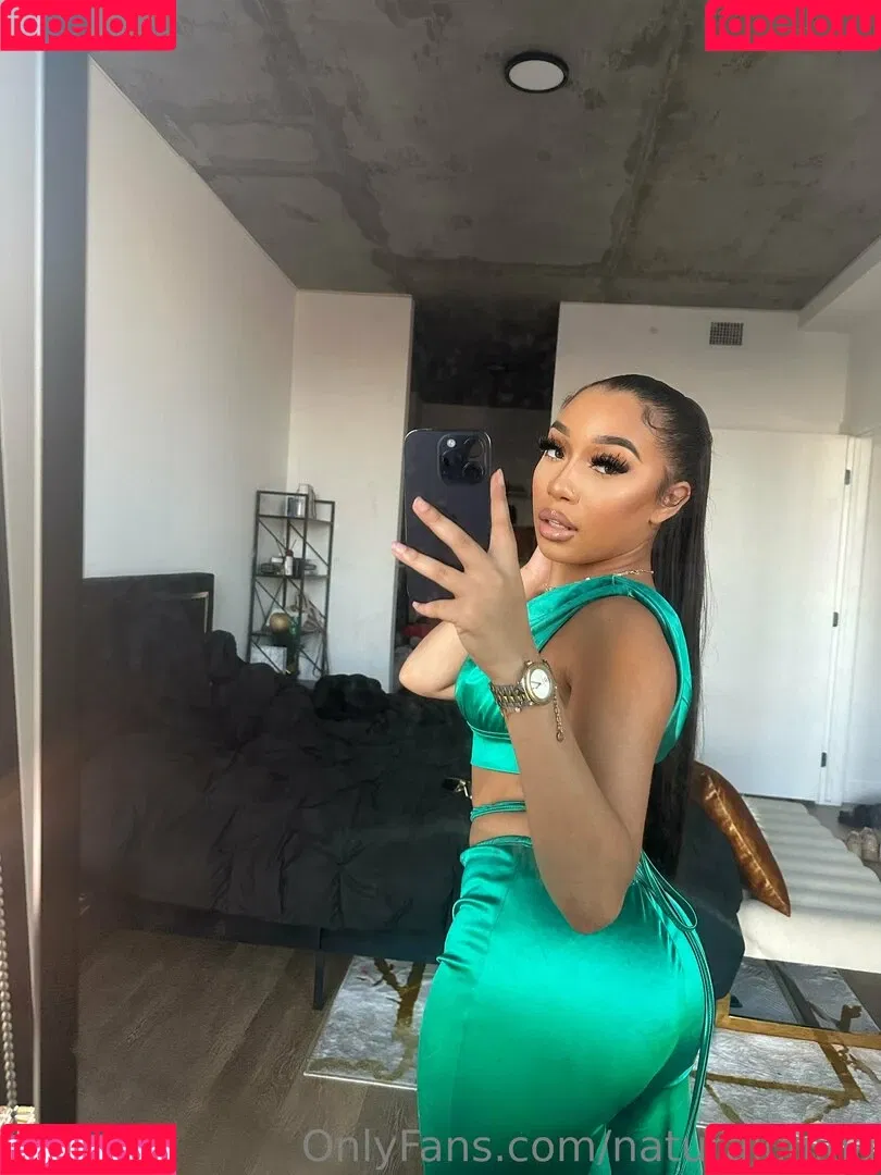 Bubble Booty / Naturalchina Onlyfans Photo Gallery 