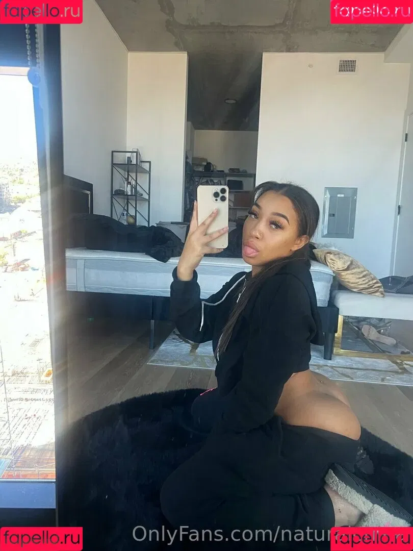 Bubble Booty / Naturalchina Onlyfans Photo Gallery 