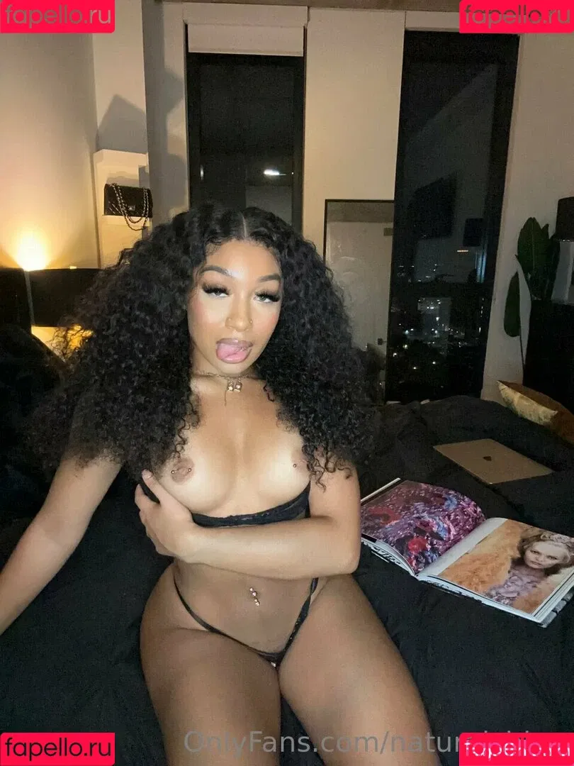 Bubble Booty / Naturalchina Onlyfans Photo Gallery 