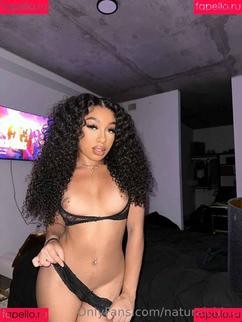 Bubble Booty / Naturalchina Onlyfans Photo Gallery 