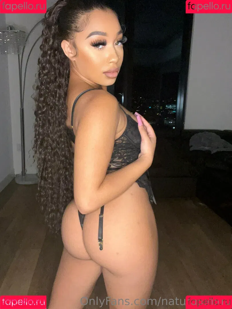 Bubble Booty / Naturalchina Onlyfans Photo Gallery 