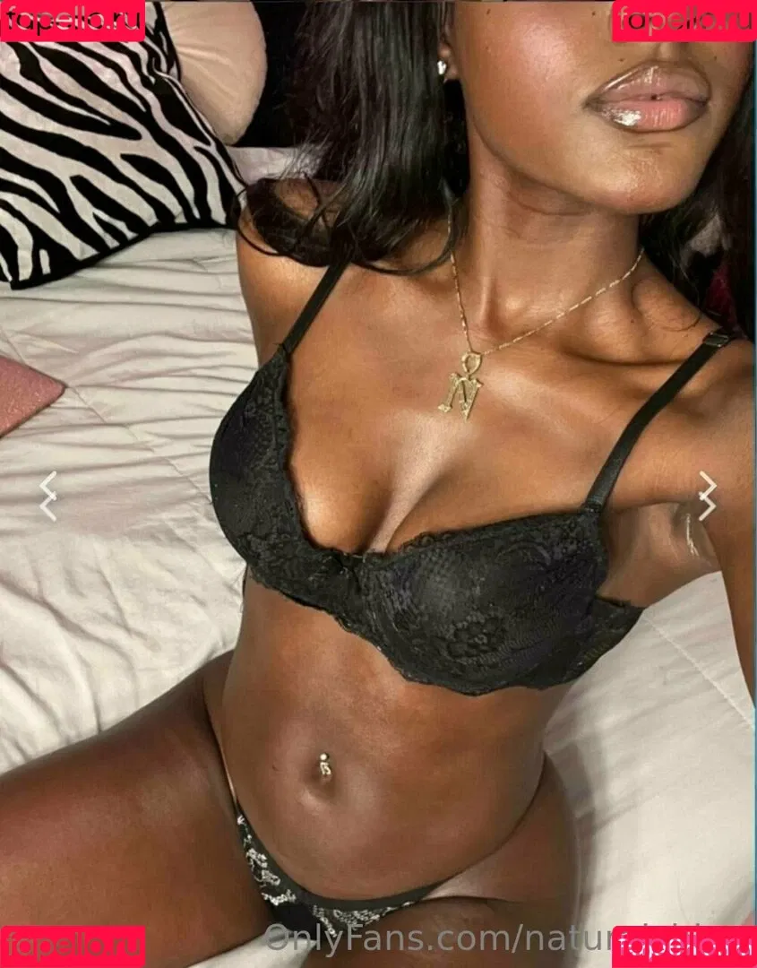 Bubble Booty / Naturalchina Onlyfans Photo Gallery 