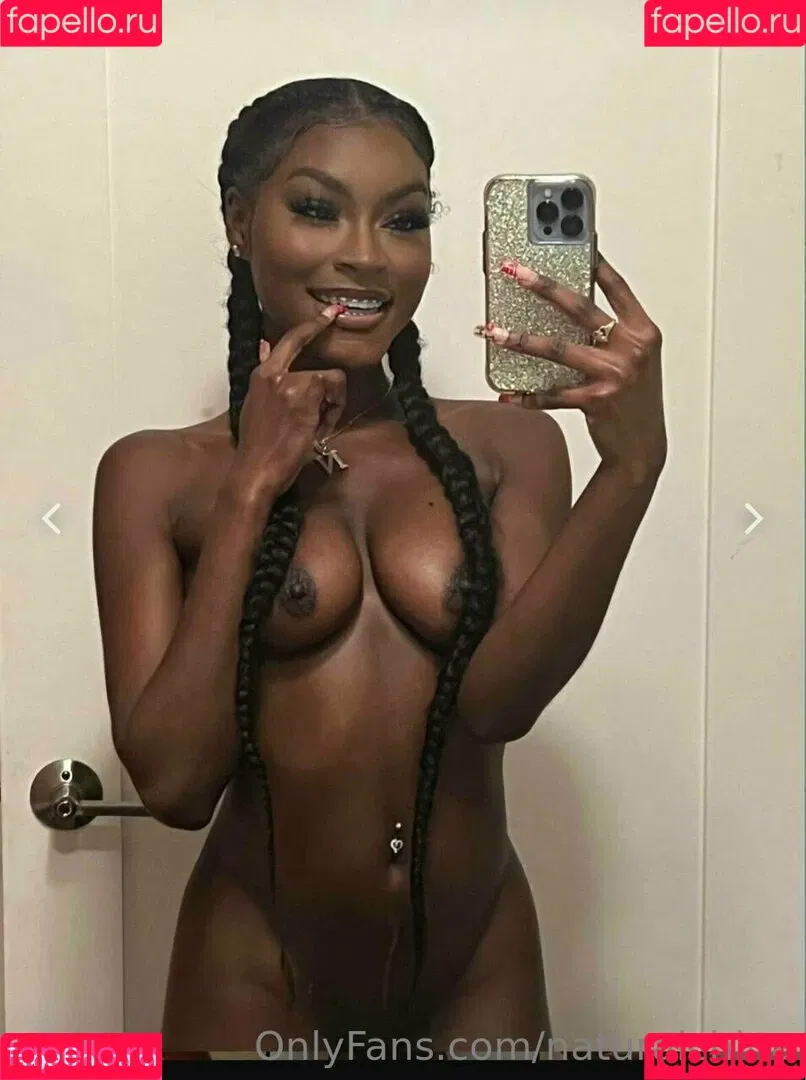 Bubble Booty / Naturalchina Onlyfans Photo Gallery 