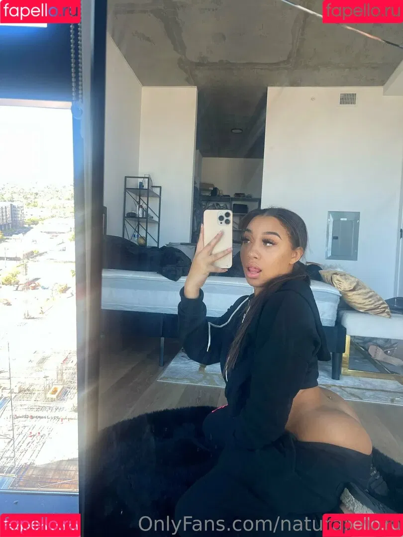 Bubble Booty / Naturalchina Onlyfans Photo Gallery 