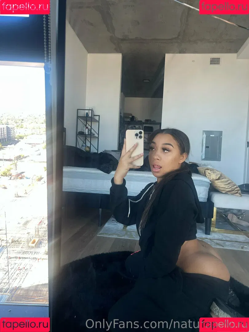 Bubble Booty / Naturalchina Onlyfans Photo Gallery 