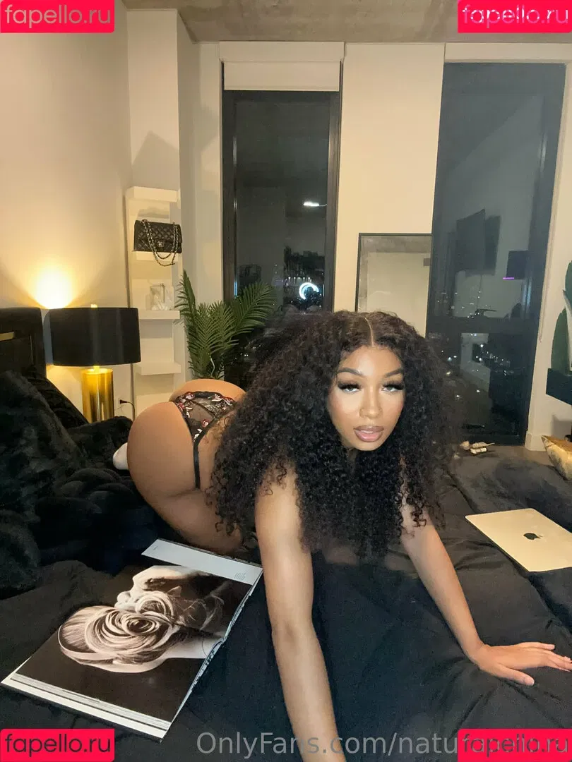 Bubble Booty / Naturalchina Onlyfans Photo Gallery 