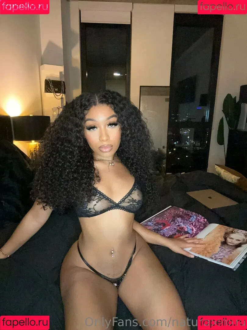 Bubble Booty / Naturalchina Onlyfans Photo Gallery 