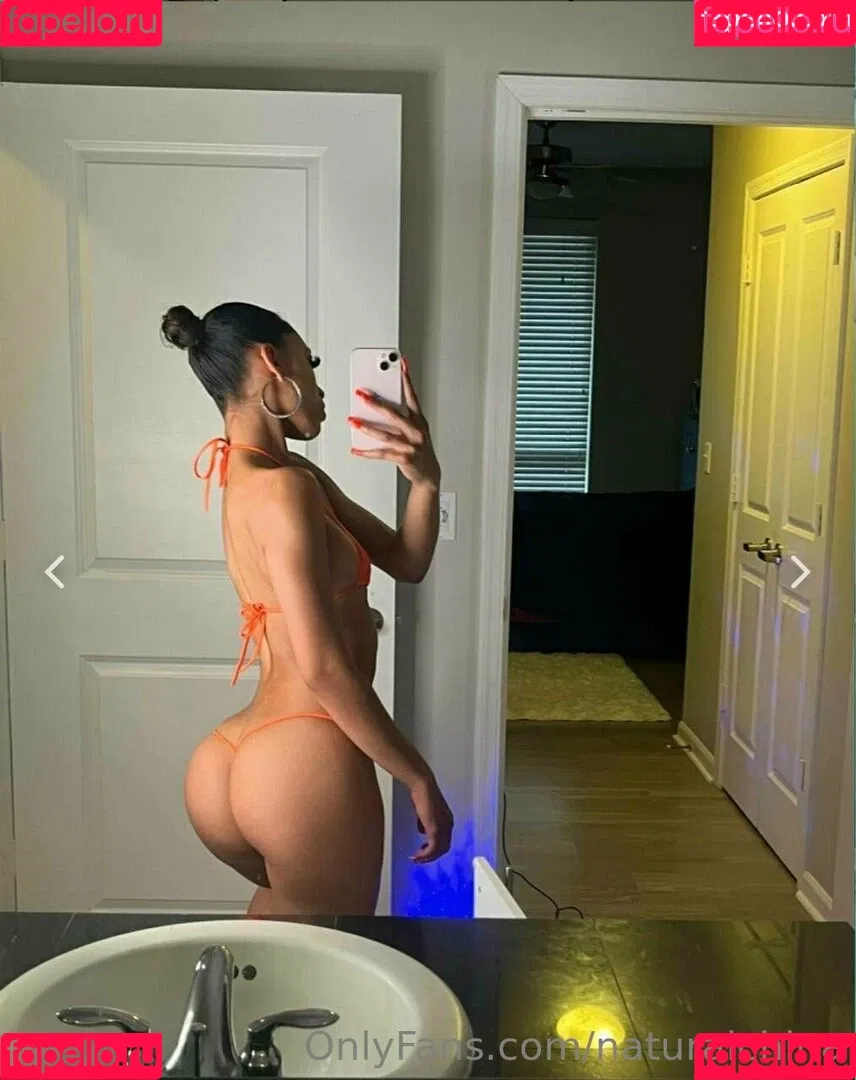 Bubble Booty / Naturalchina Onlyfans Photo Gallery 