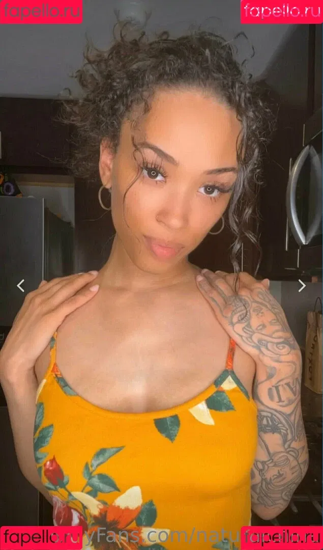 Bubble Booty / Naturalchina Onlyfans Photo Gallery 