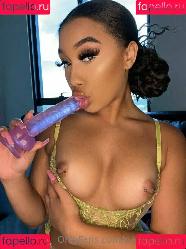 Bubble Booty / Naturalchina Onlyfans Photo Gallery 