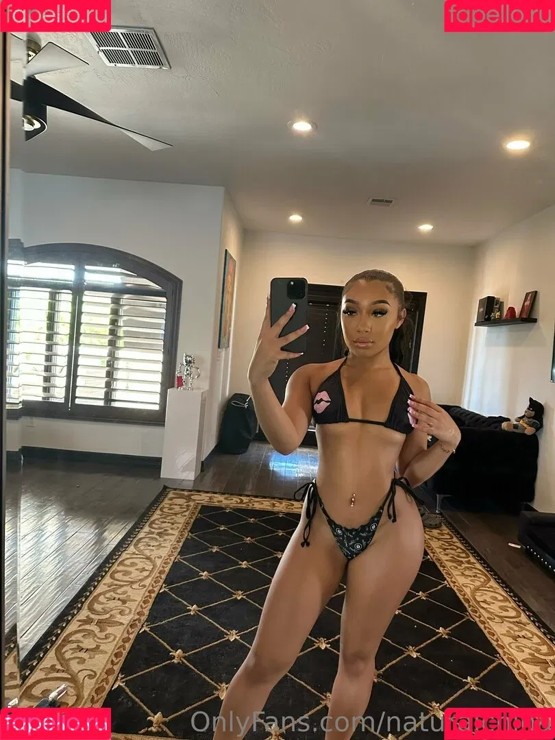 Bubble Booty / Naturalchina Onlyfans Photo Gallery 