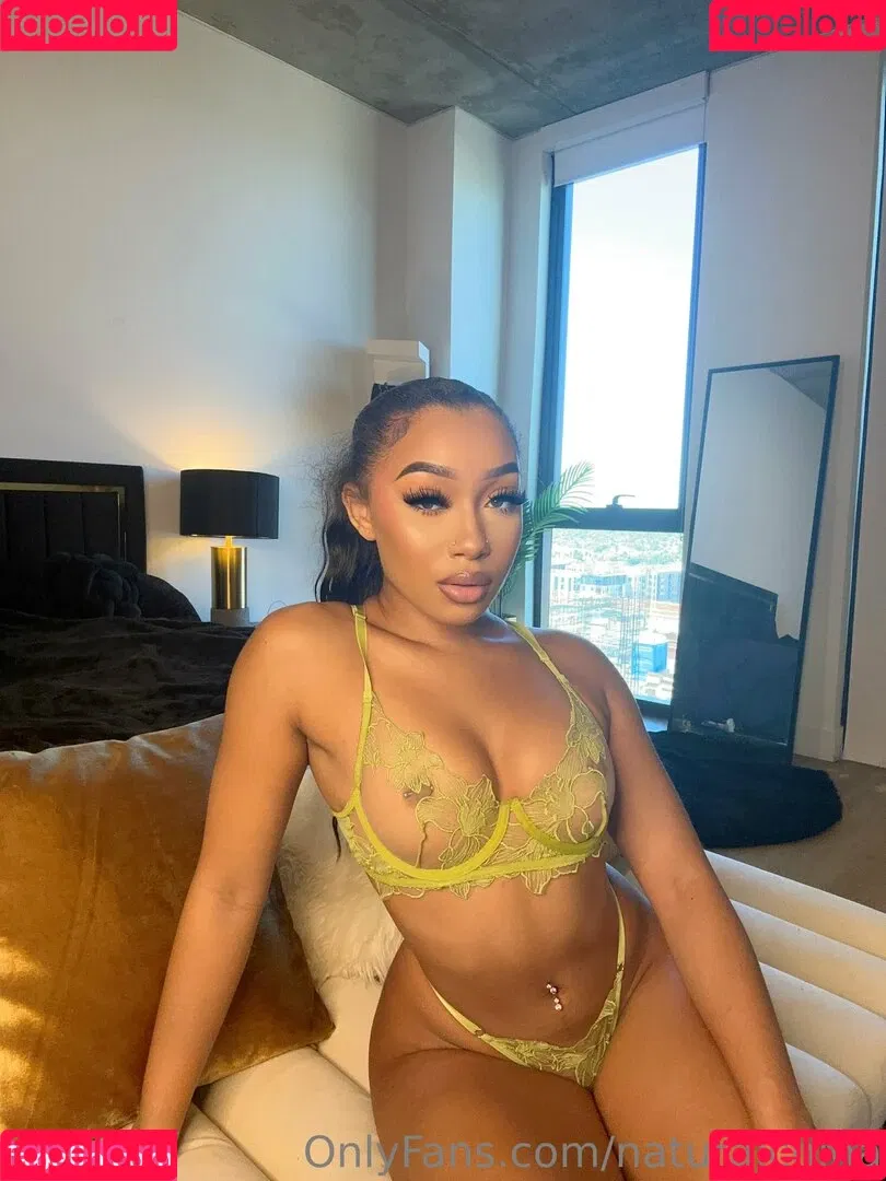 Bubble Booty / Naturalchina Onlyfans Photo Gallery 