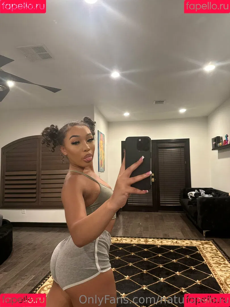 Bubble Booty / Naturalchina Onlyfans Photo Gallery 