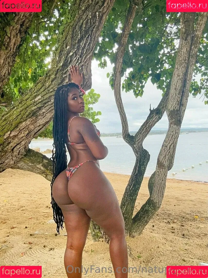 Bubble Booty / Naturalchina Onlyfans Photo Gallery 