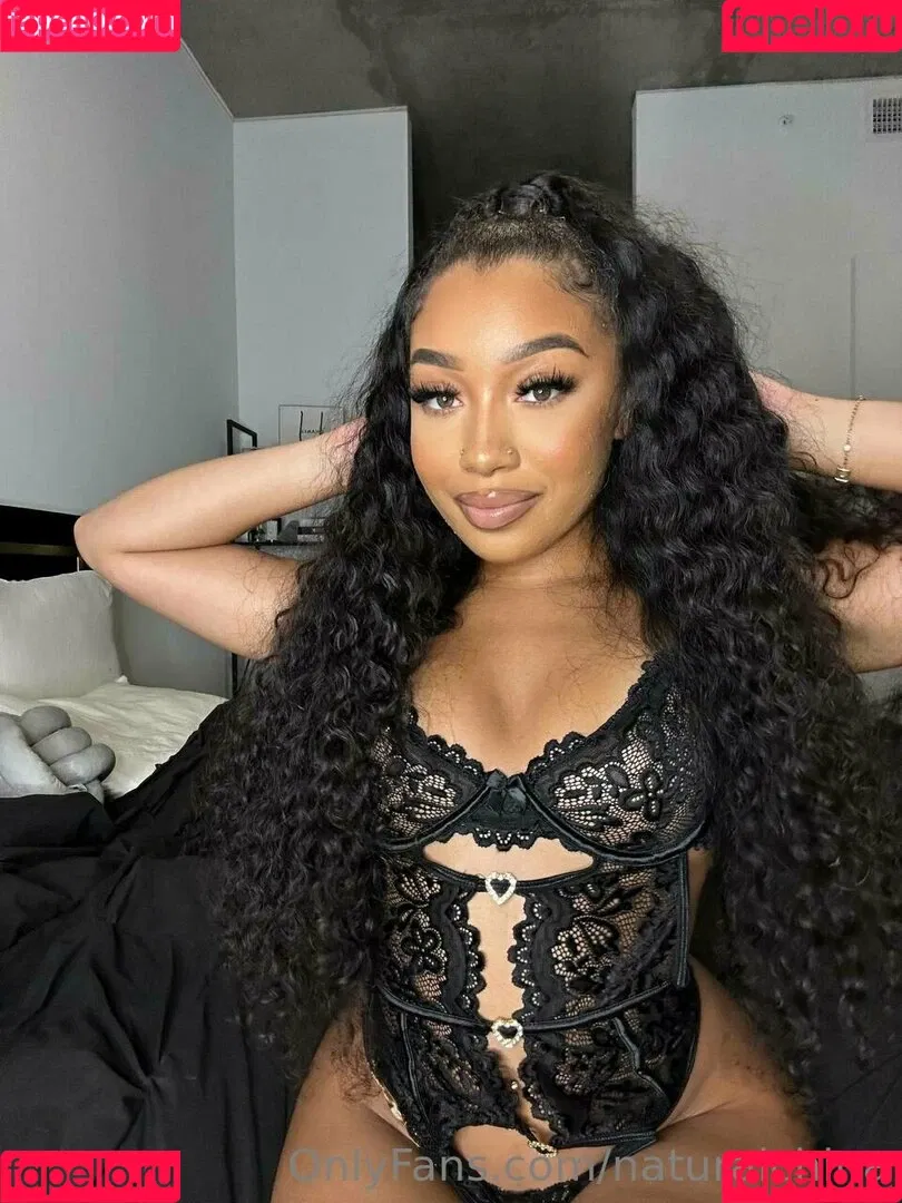 Bubble Booty / Naturalchina Onlyfans Photo Gallery 