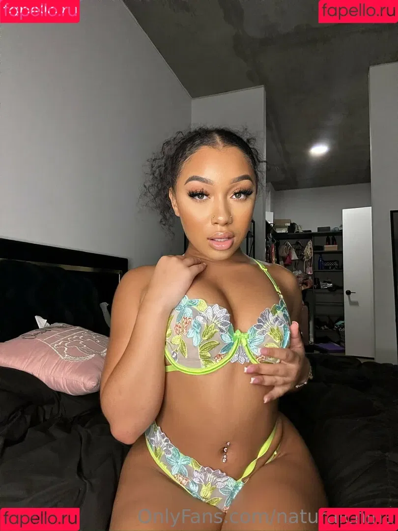 Bubble Booty / Naturalchina Onlyfans Photo Gallery 