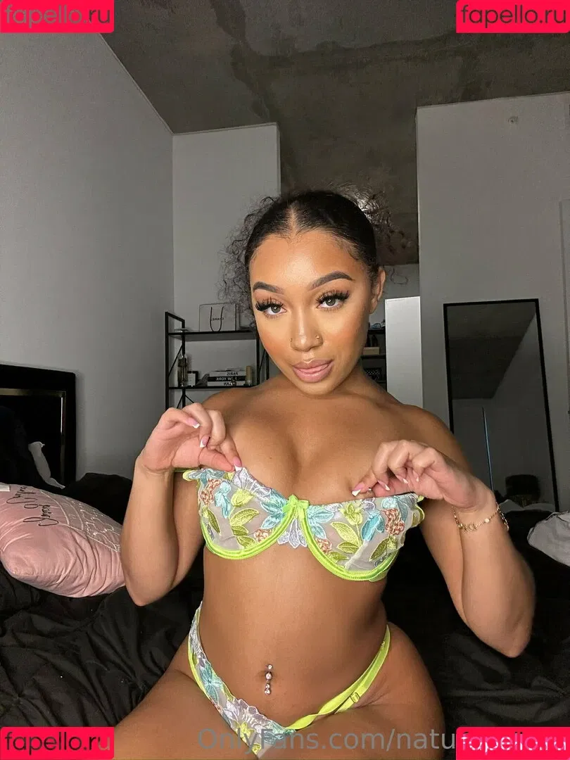 Bubble Booty / Naturalchina Onlyfans Photo Gallery 