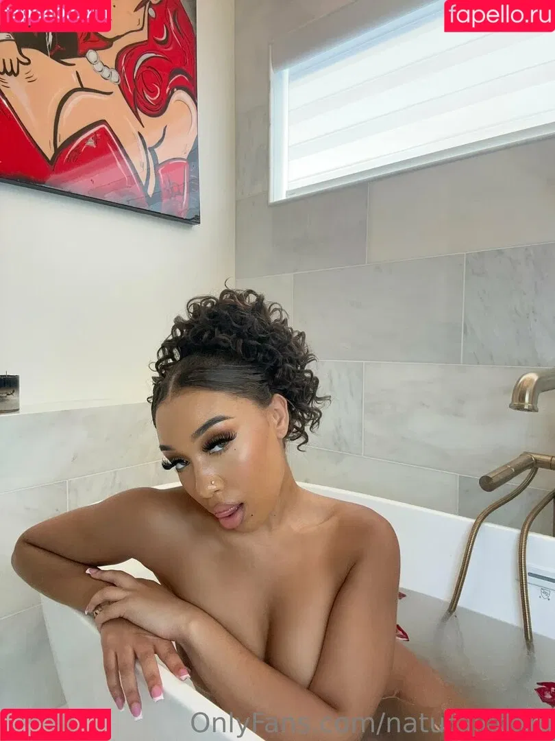 Bubble Booty / Naturalchina Onlyfans Photo Gallery 